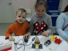 Центр дополнительного обучения «Умная школа» официальный партнер Lego Education на Зорге